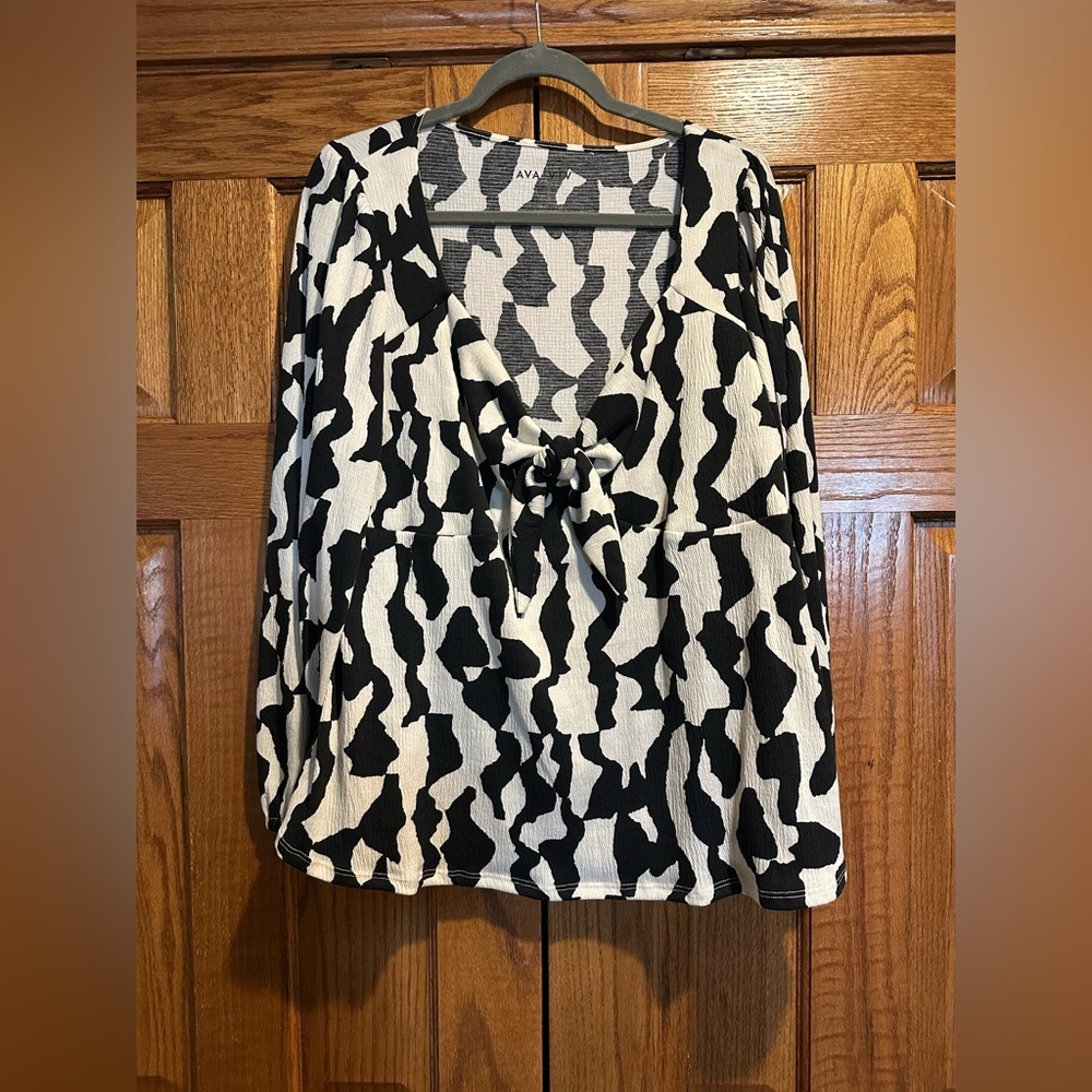Ava & Viv Black and White V-Neck  Tie Front Blouse